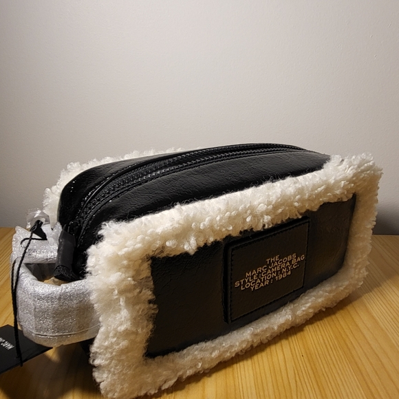 Marc Jacobs Crinkle Leather Camera Bag - Picture 4 of 5